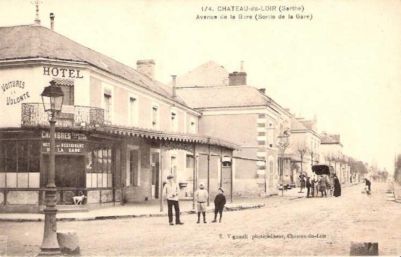 Hotel De La Gare Château-du-Loir Екстериор снимка