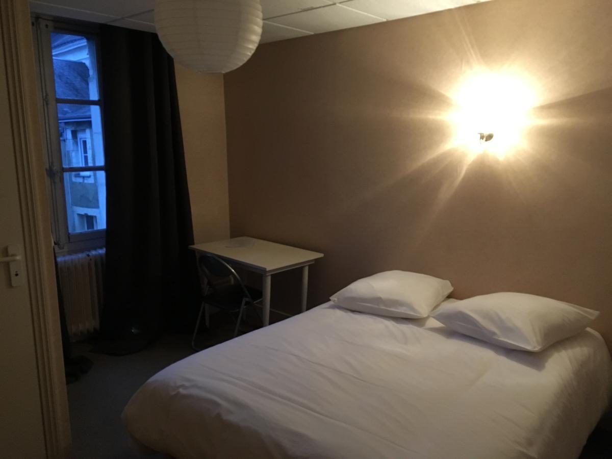 Hotel De La Gare Château-du-Loir Екстериор снимка